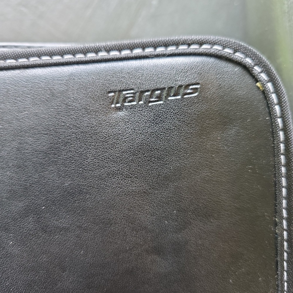 Targus Black Faux Leather CD DVD Media Storage Binder Zippered Travel Case 320